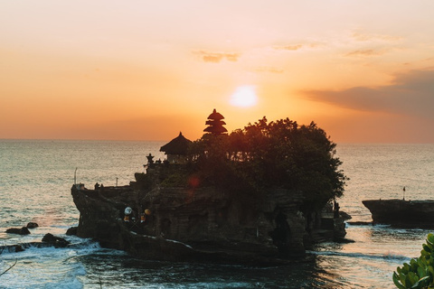 A Tanah Lot templom naplementében